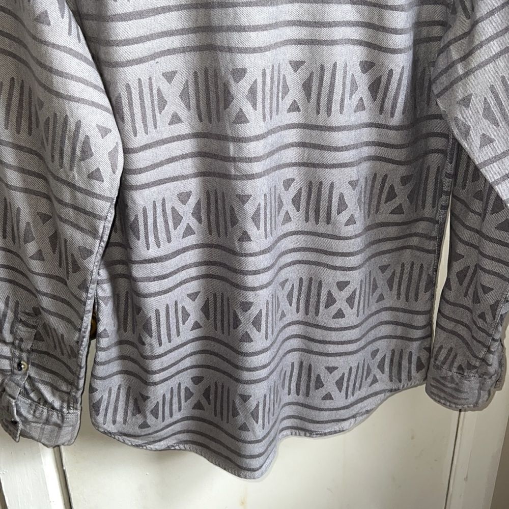 MODERN AMUSEMENT Light Grey Geometric Print Flannel Shirt-L - Picture 6 of 9
